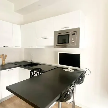Apartment Bilocale Strategico A *
